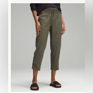 lululemon Dance Studio Mid Rise Crop in Army Green Size 0